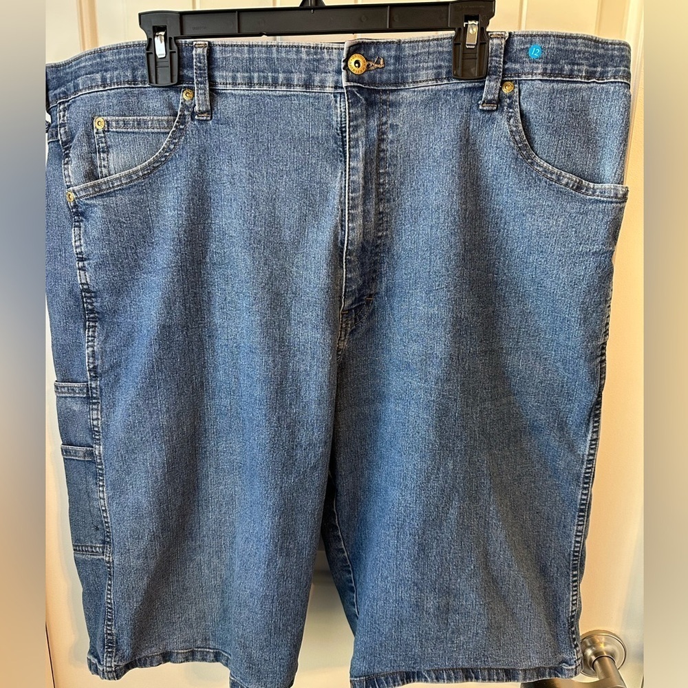 Men’s Genuine Dickies Flex Denim shorts, size 42, featuring Elastic Waistband